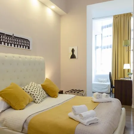 Domus Angioina فندق مبيت وإفطار 4*