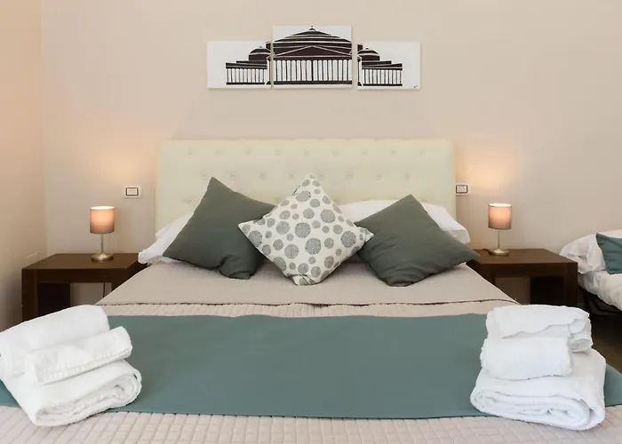 לינה וארוחת בוקר Domus Angioina 3*