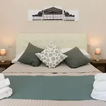 ベッド・アンド・ブレックファスト Domus Angioina 4*